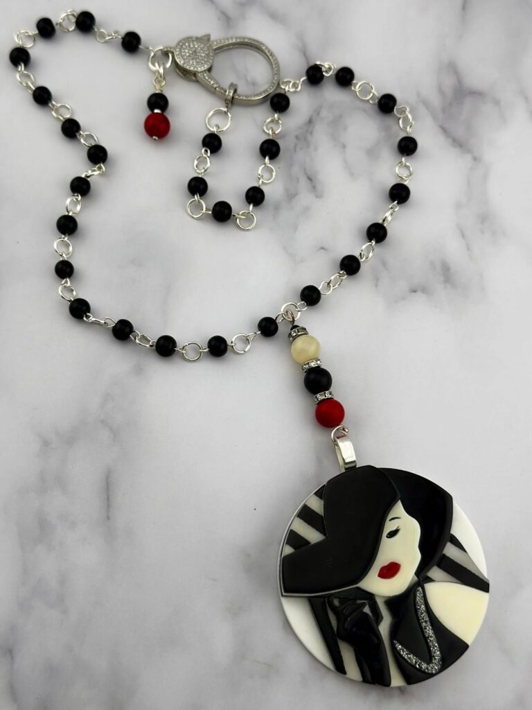 Elegante Necklace Feminine by Nature